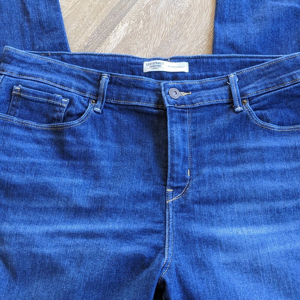 Levis Strauss Signature Gold Mid Rise Straight Dark Wash Distressed Size W34 L32